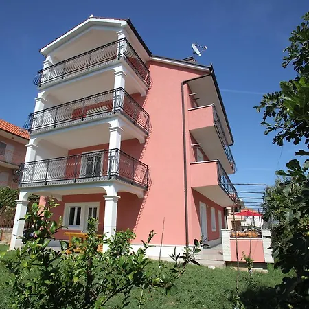Apartments Villa Dalmazia Trogir Room photo